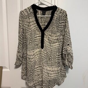 New Directions Black and White Geometric Blouse